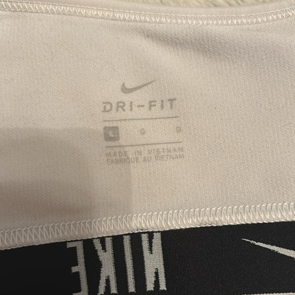 Nike Sports Bra Juniors L NEVER WORN - Picture 3 of 3